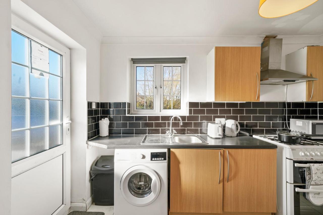 1 Bedroom Flat Aylesbury, Private Parking, Fowler Rd Aylesbury  Esterno foto